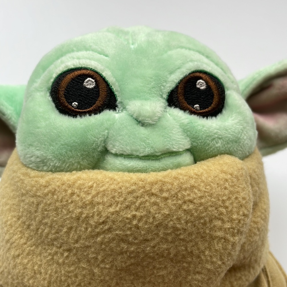 STAR WARS- Disney Yoda Mandalorian Plush. - Picture 3 of 7